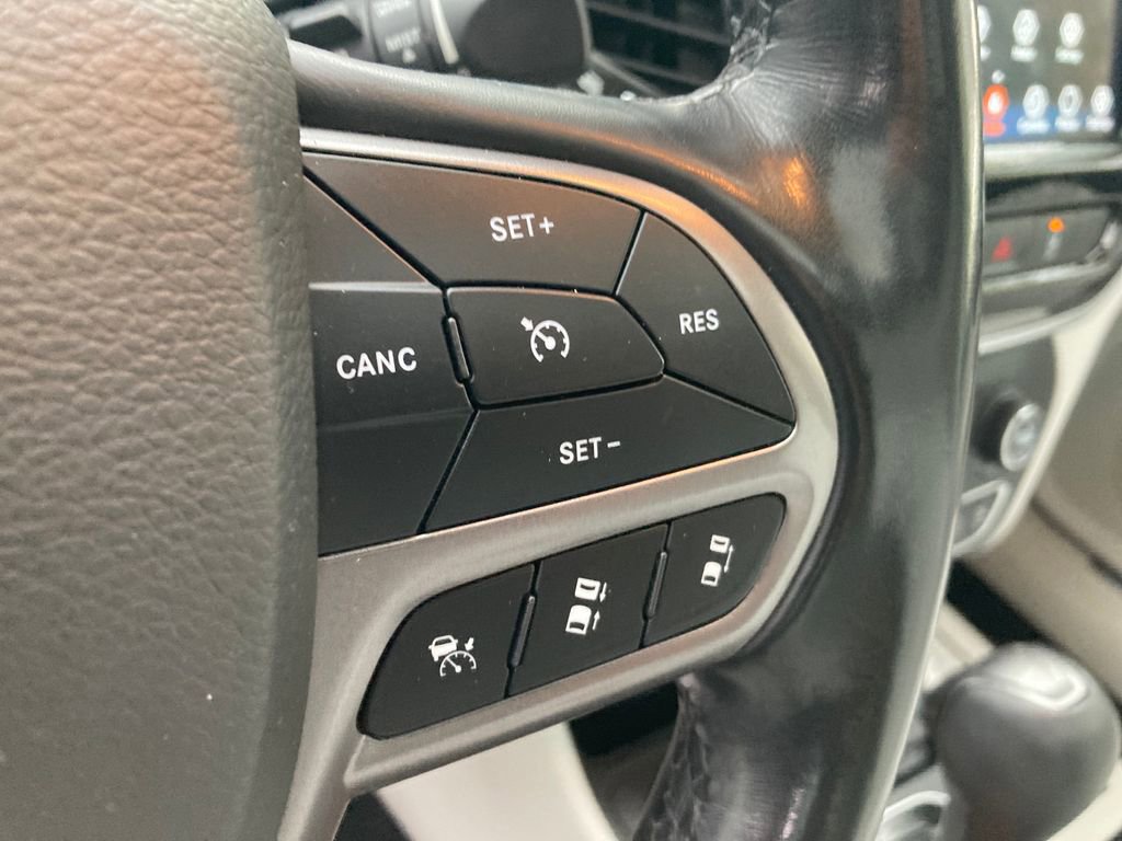 Used 2021 Jeep Cherokee Limited image 36