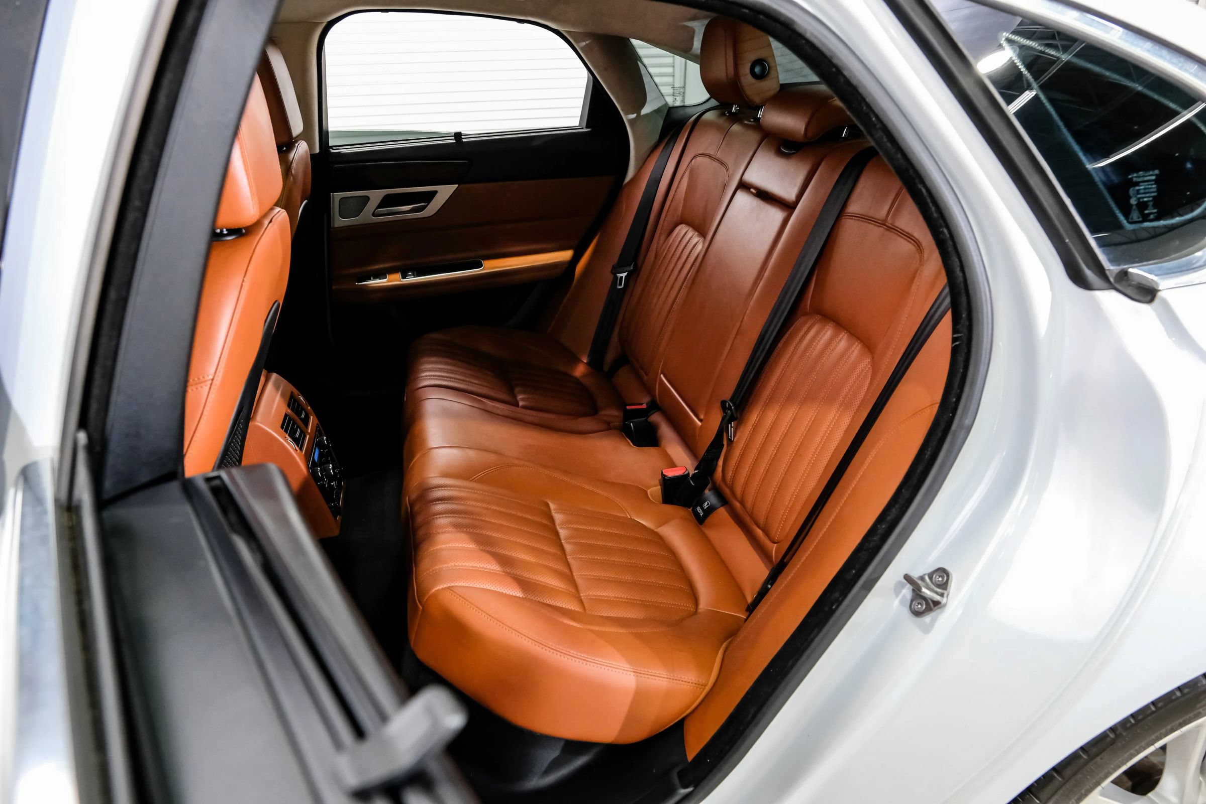 Used 2018 Jaguar XF Portfolio RWD image 21