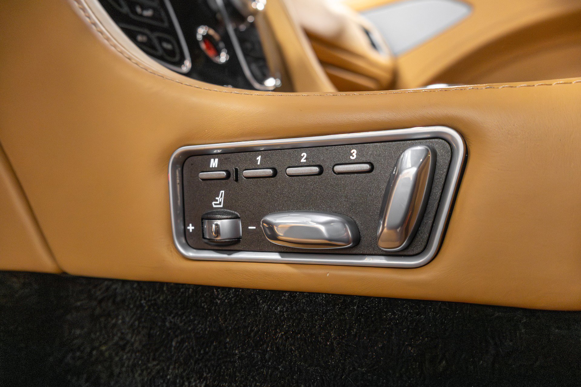 Used 2016 Aston Martin Rapide S image 64