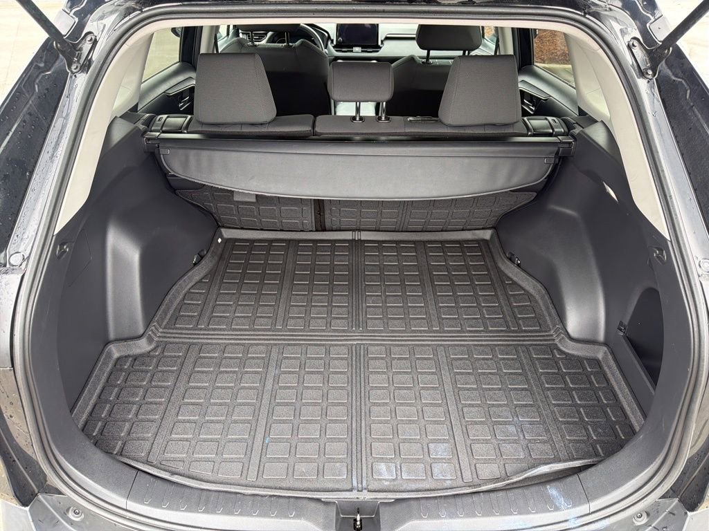 Used 2023 Toyota RAV4 XLE image 26