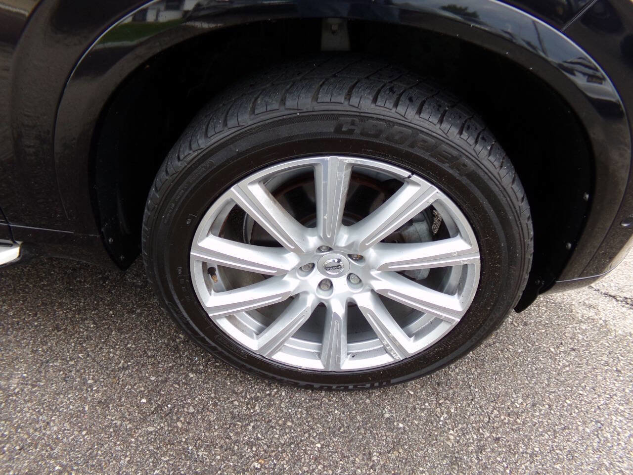 Used 2016 Volvo XC90 T6 Momentum w/ Momentum Plus Package image 30