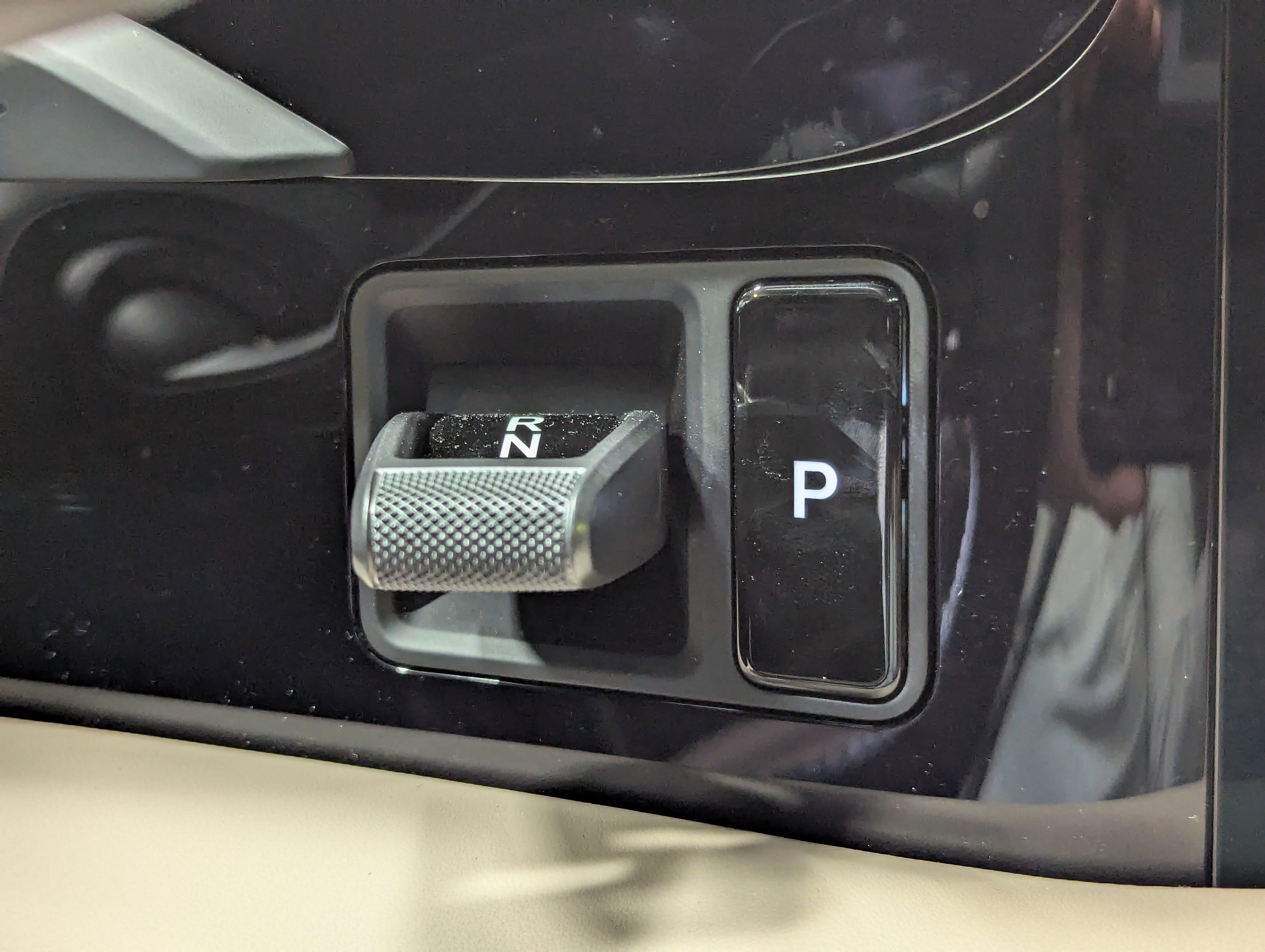 Used 2025 Porsche Taycan image 35