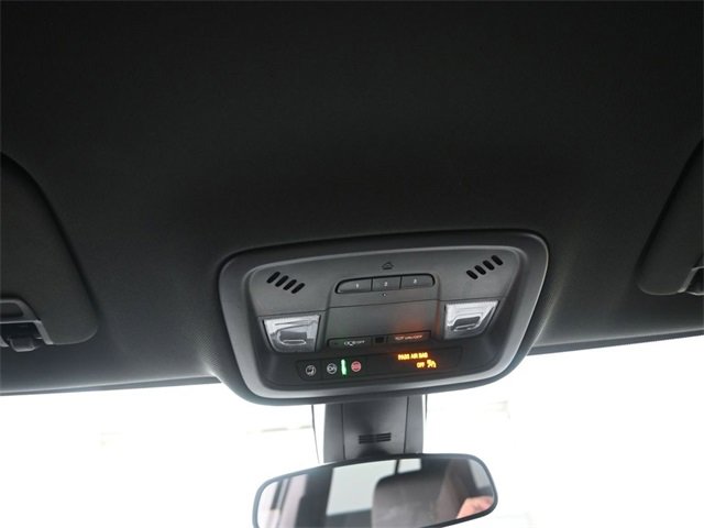 Used 2023 Chevrolet Traverse LT image 12