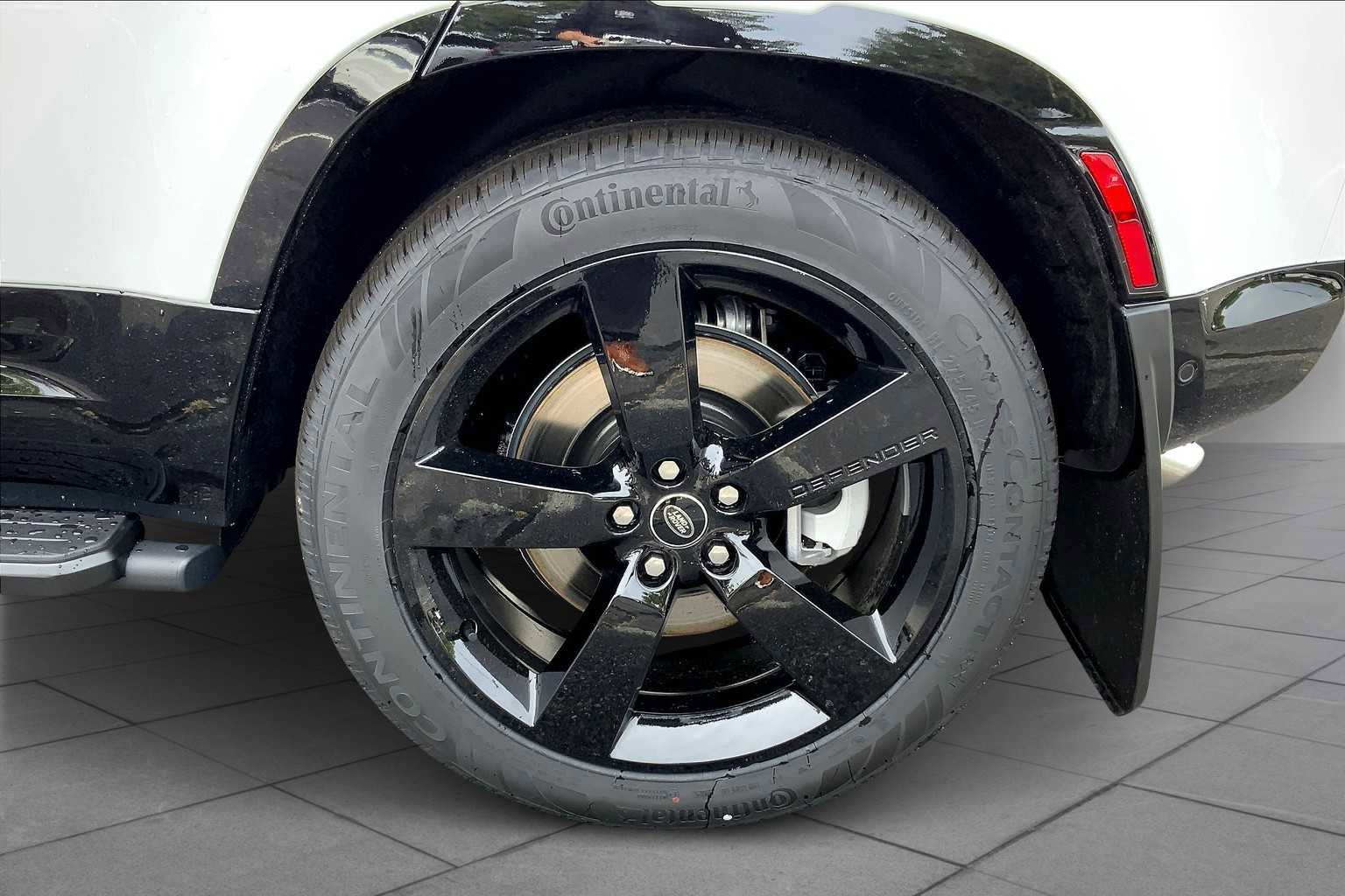 New 2025 Land Rover Defender 110 X-Dynamic SE image 17