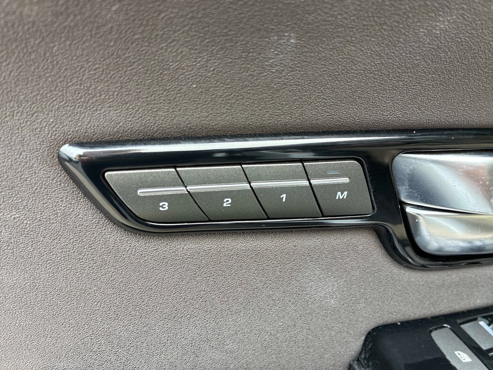 Used 2018 Land Rover Range Rover Evoque AWD/4WD image 23