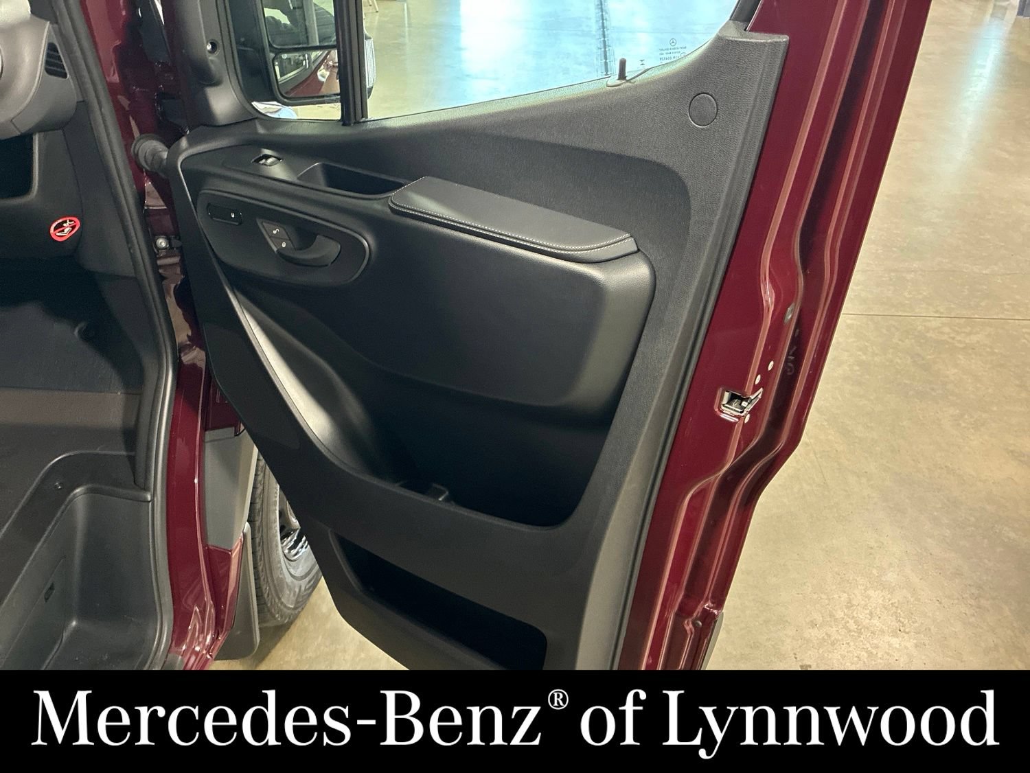 Used 2025 Mercedes-Benz Sprinter 2500 image 18
