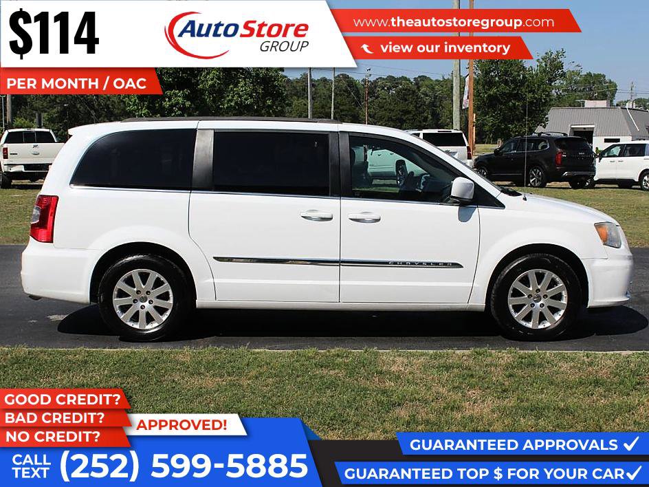 Used 2014 Chrysler Town & Country Touring FWD image 5