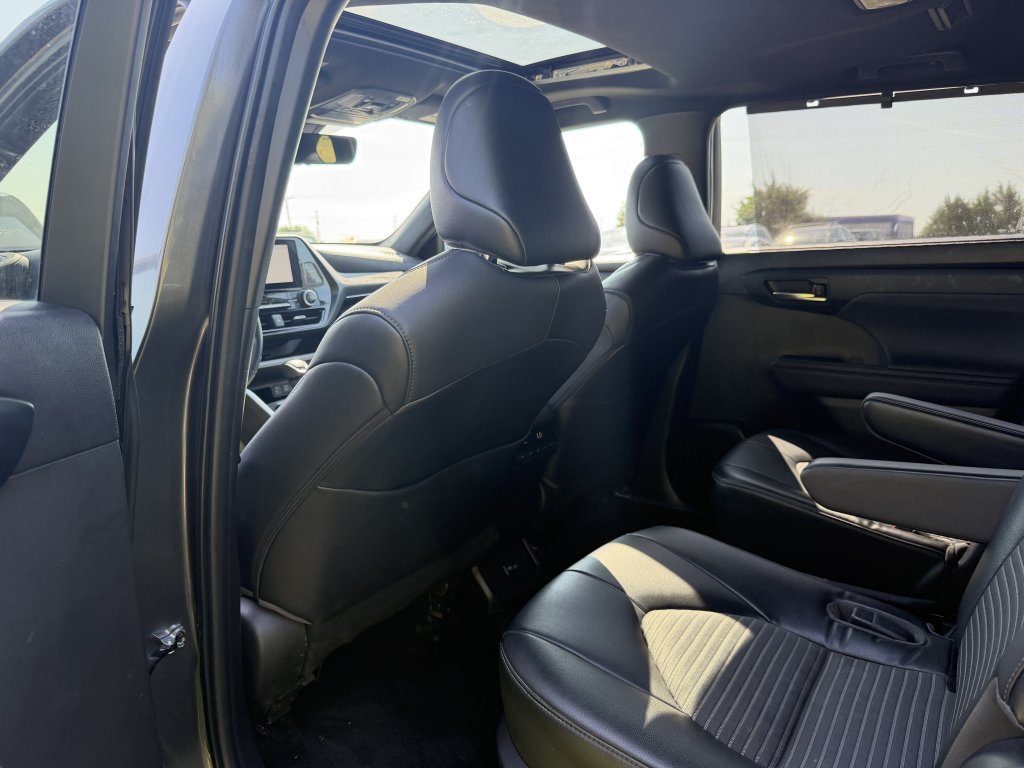 Used 2023 Toyota Highlander XSE AWD/4WD image 16