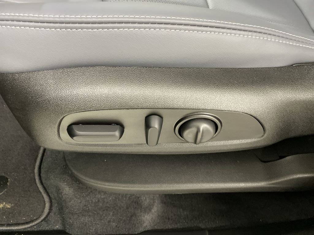 Used 2021 Buick Enclave Essence FWD image 12
