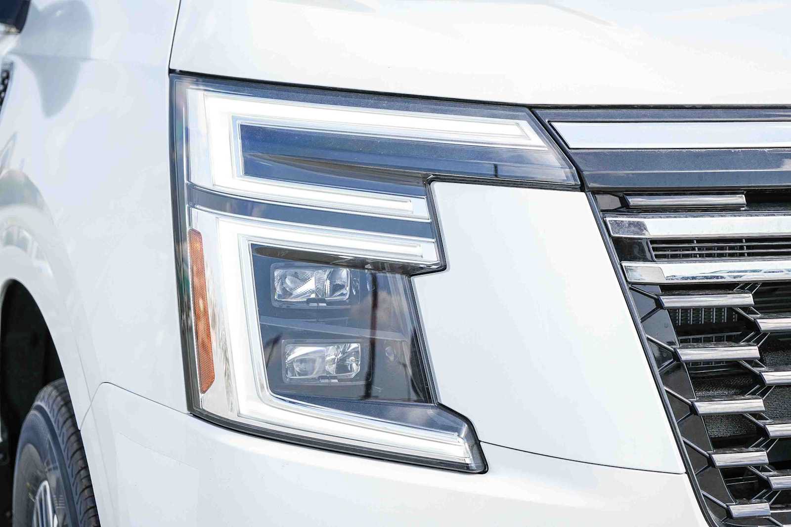New 2026 Nissan Armada SL w/ Captain's Chari Seat Package RWD image 4