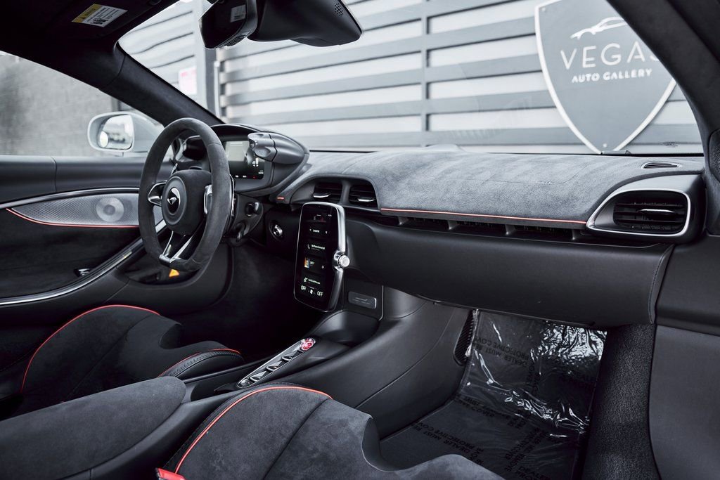 Used 2023 McLaren Artura RWD image 44