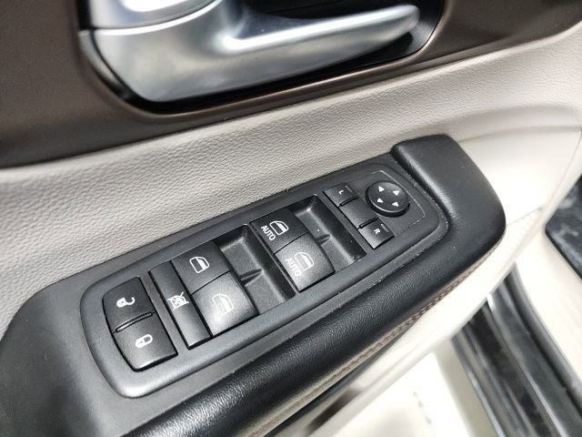 Used 2017 Chrysler Pacifica Touring-L image 23