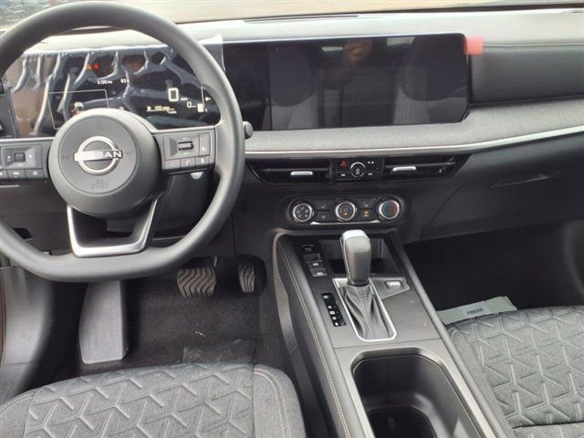 New 2025 Nissan Kicks SV w/ SV Premium Package image 9