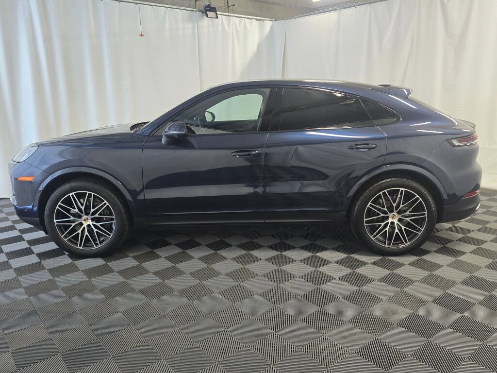 Certified 2025 Porsche Cayenne Coupe AWD/4WD image 2