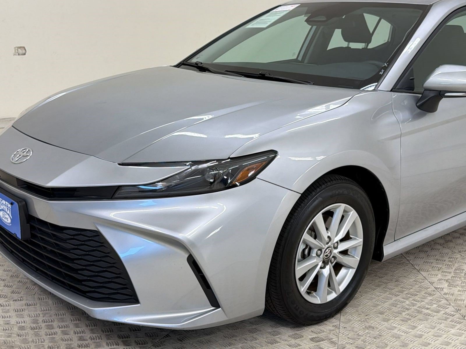 Used 2025 Toyota Camry LE FWD image 27