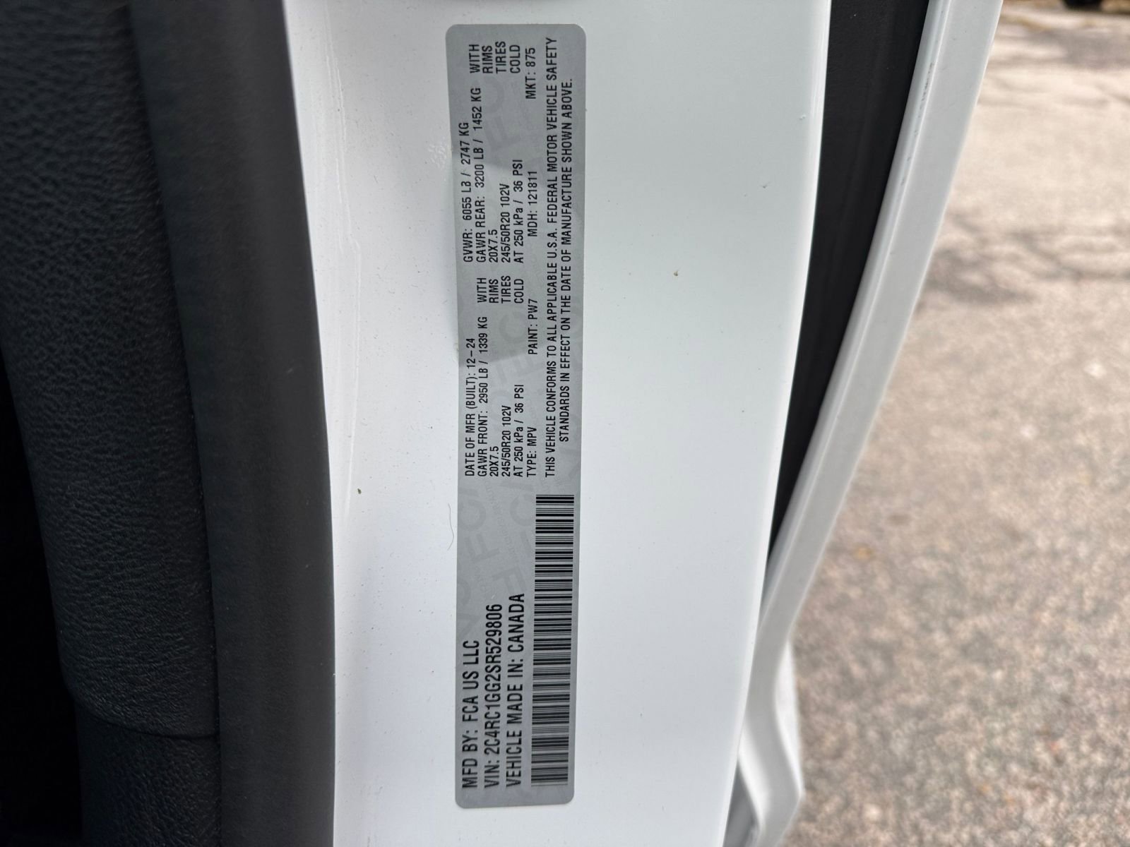 Used 2025 Chrysler Pacifica Limited image 28