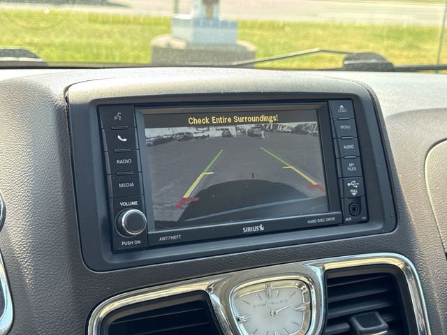Used 2015 Chrysler Town & Country Limited Platinum image 20