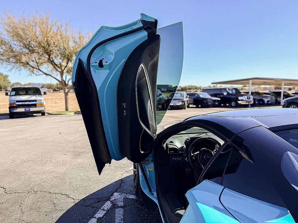 Used 2025 McLaren Artura Spider image 16