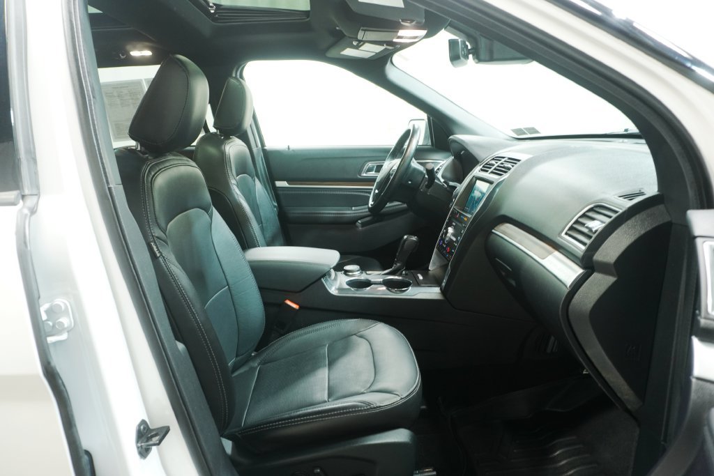 Used 2019 Ford Explorer Limited w/ Ford Safe & Smart Package AWD/4WD image 15