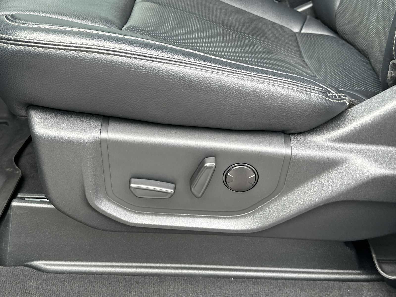 Used 2022 Ford F350 Lariat w/ Lariat Ultimate Package image 13