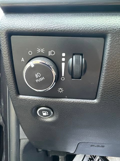 Used 2019 Jeep Grand Cherokee Altitude AWD/4WD image 23