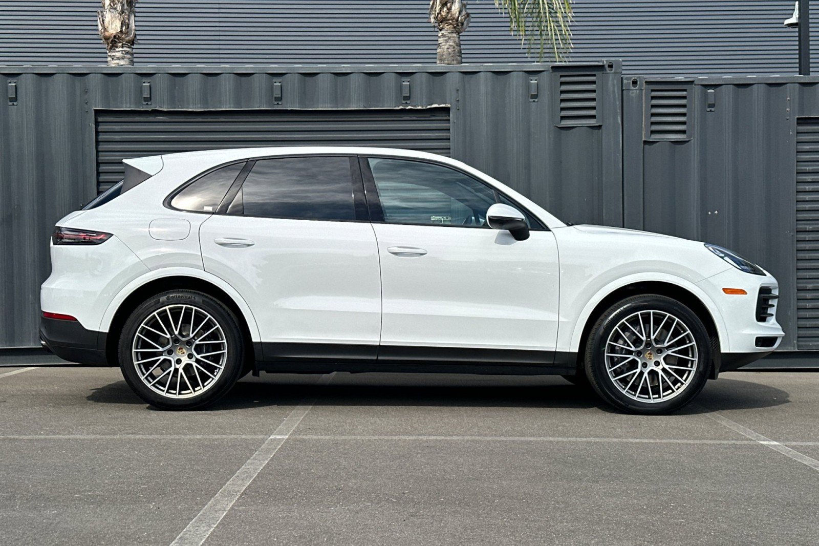 Used 2023 Porsche Cayenne Platinum Edition image 9