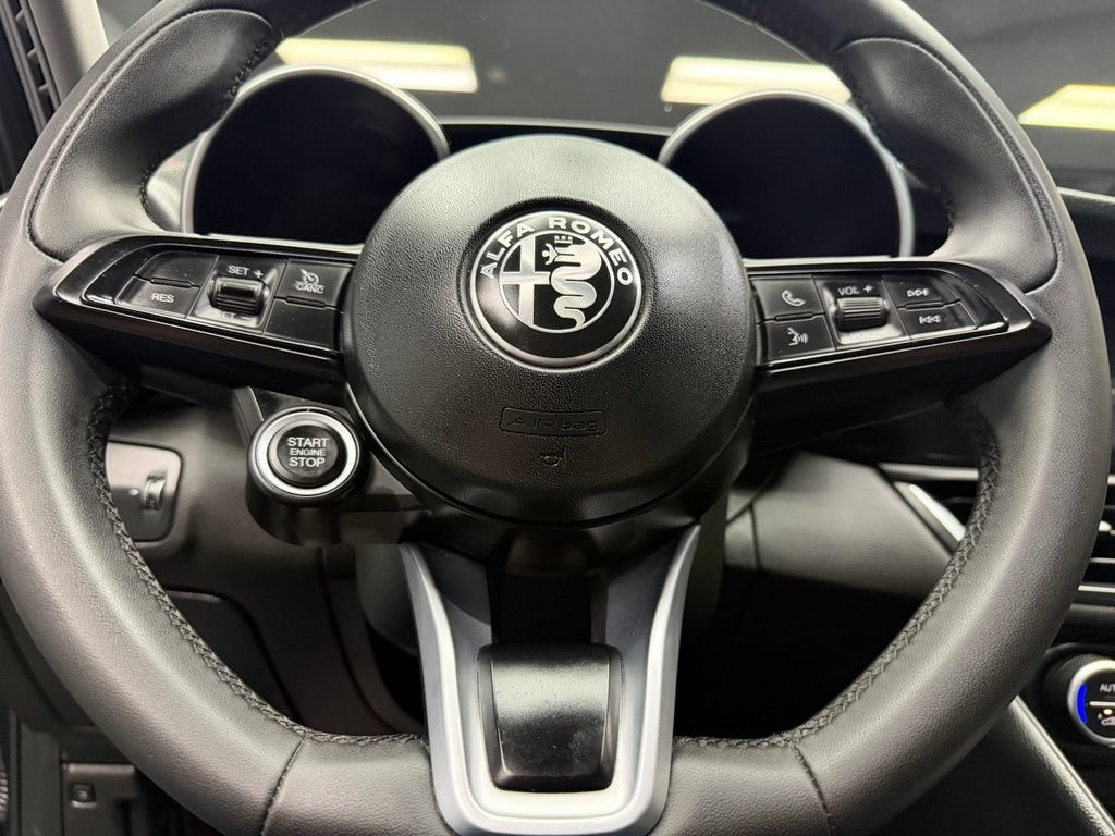 Used 2020 Alfa Romeo Giulia RWD image 23