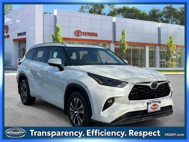 Used 2022 Toyota Highlander XLE AWD/4WD video 1