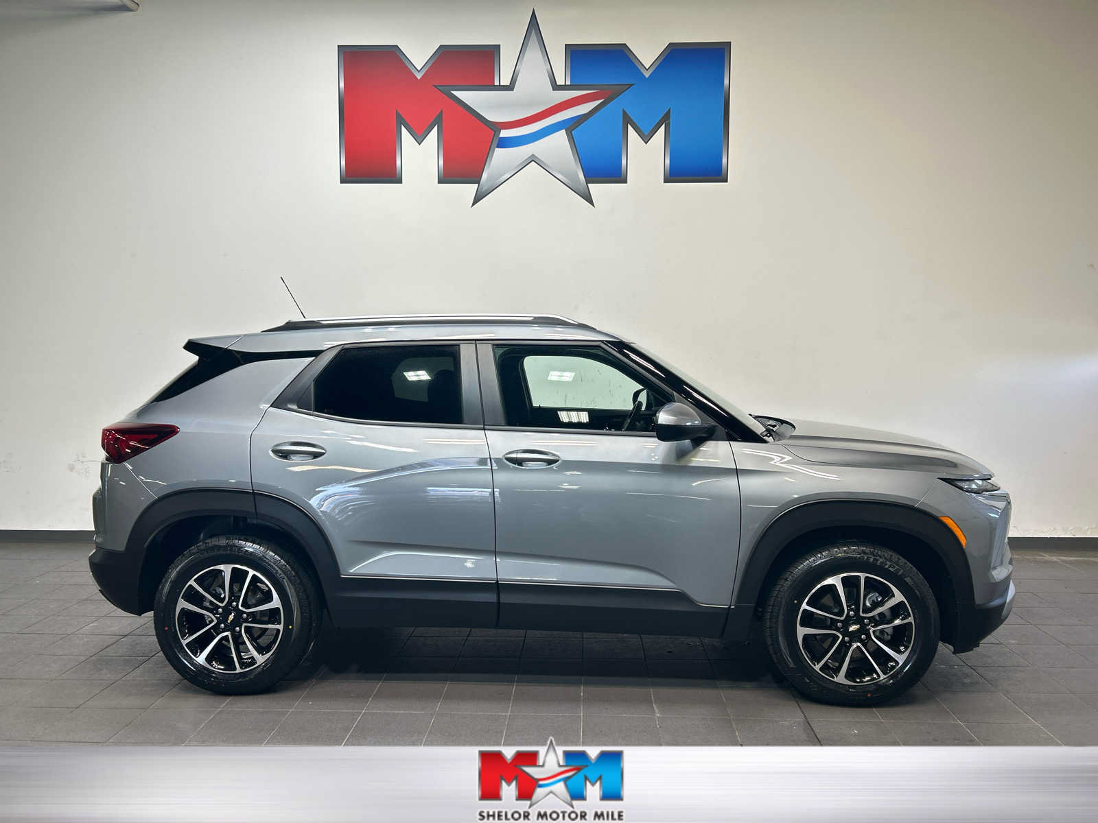 Used 2025 Chevrolet TrailBlazer LT AWD/4WD image 1