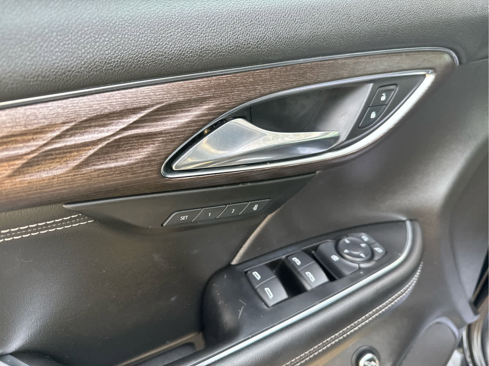 Used 2023 Buick Envision Avenir image 19