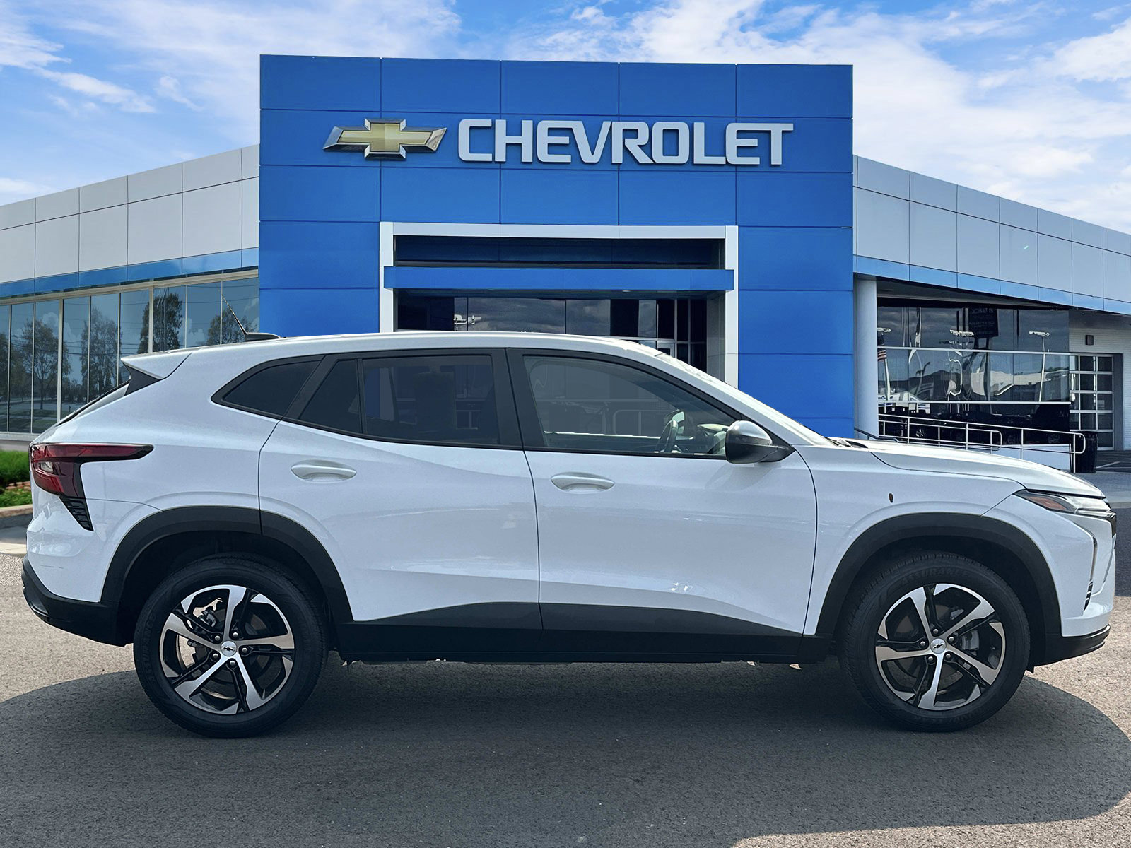 Certified 2024 Chevrolet Trax RS w/ Driver Confidence Package FWD image 5