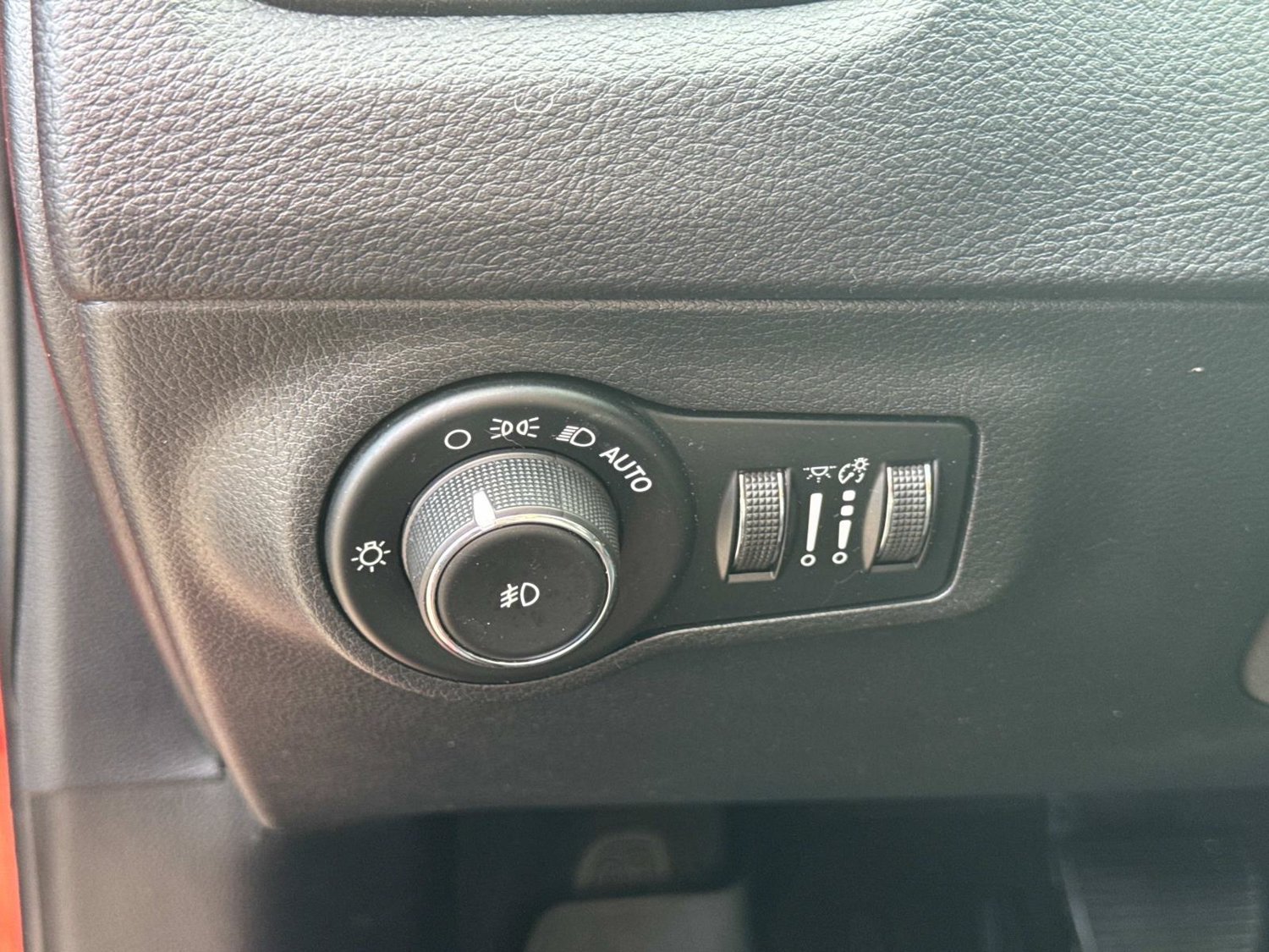 Used 2018 Jeep Compass Trailhawk w/ Cold Weather Group AWD/4WD image 32