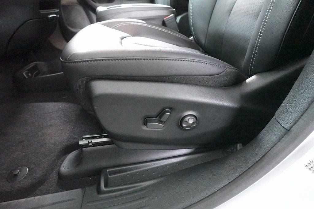New 2026 Chrysler Pacifica Select w/ S Appearance Package image 12