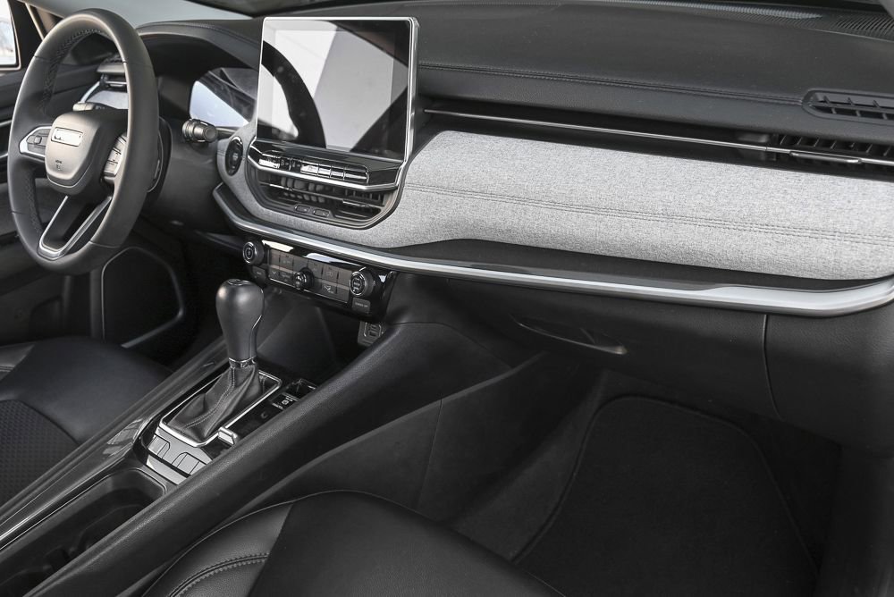 Used 2022 Jeep Compass Latitude image 15