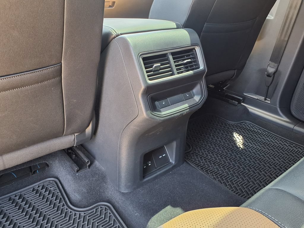 Used 2025 Volkswagen Atlas Cross Sport SEL R-Line AWD/4WD image 23