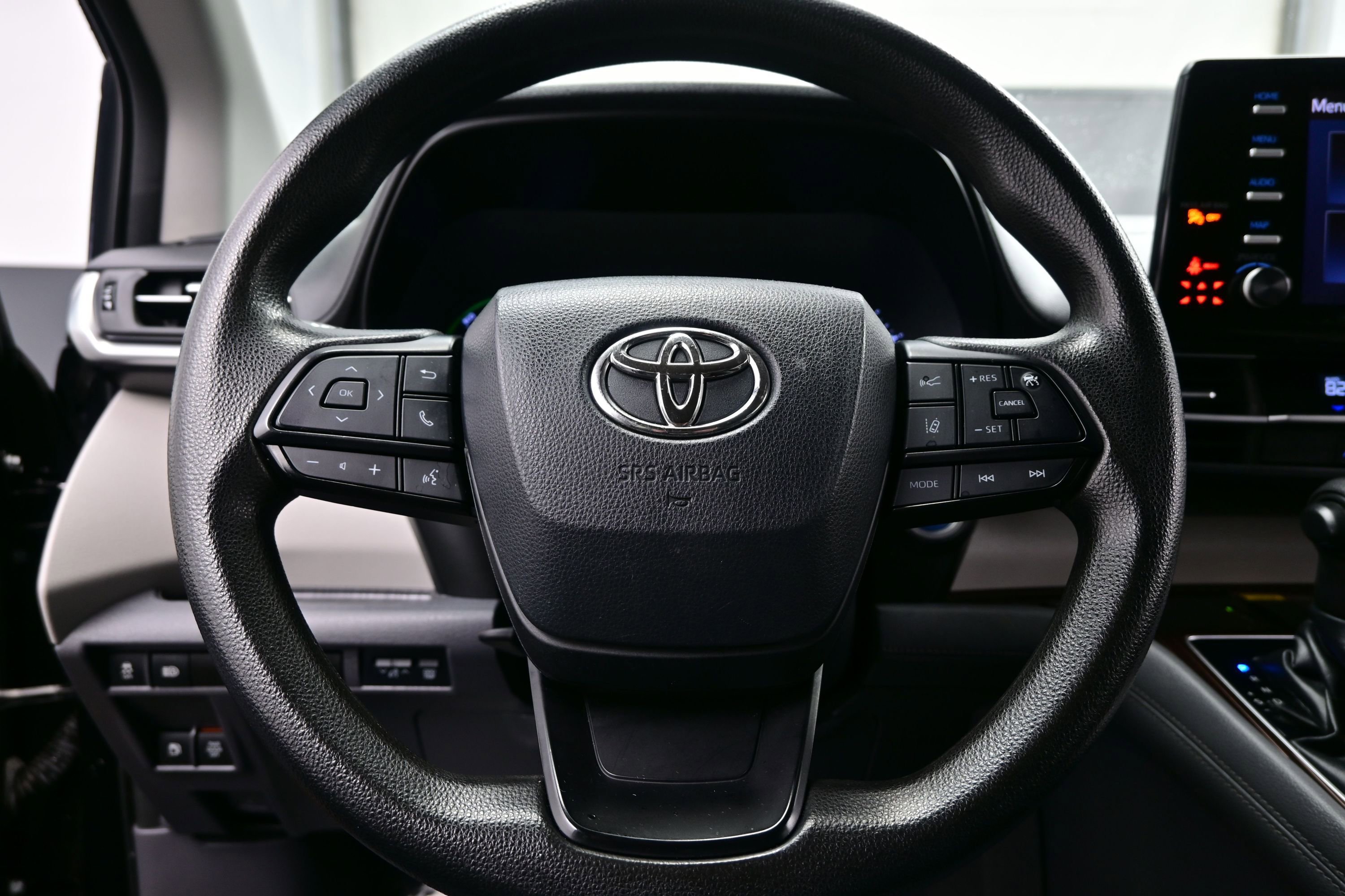Used 2022 Toyota Sienna LE w/ LE Plus Package AWD/4WD image 24