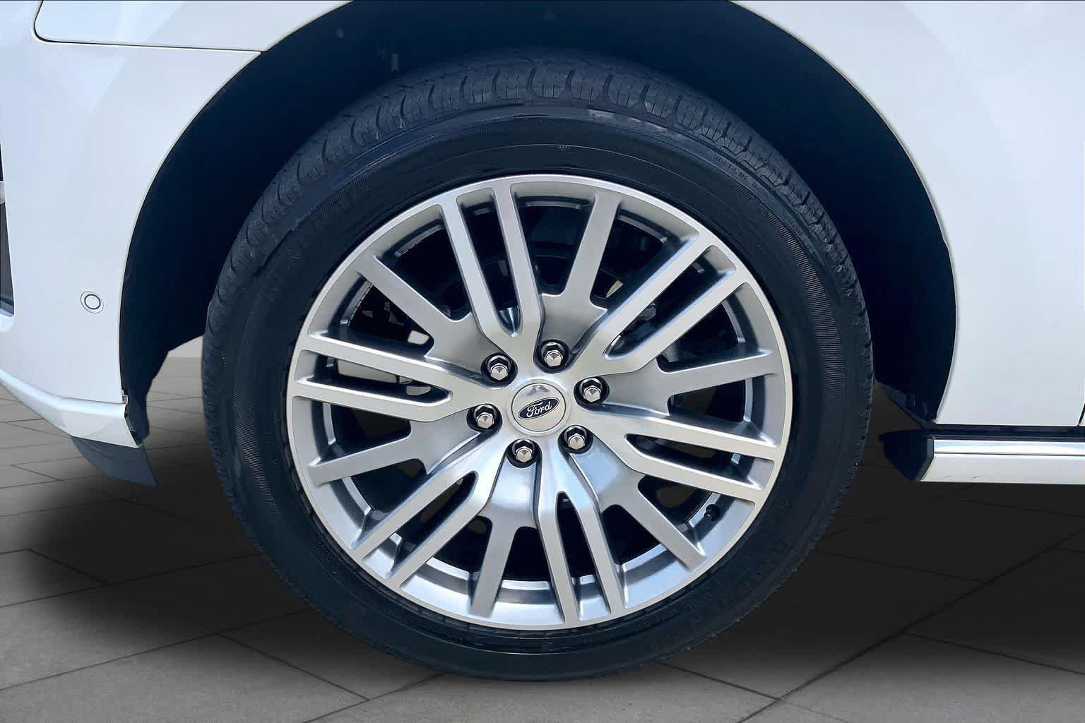 Used 2024 Ford Expedition Platinum RWD image 11