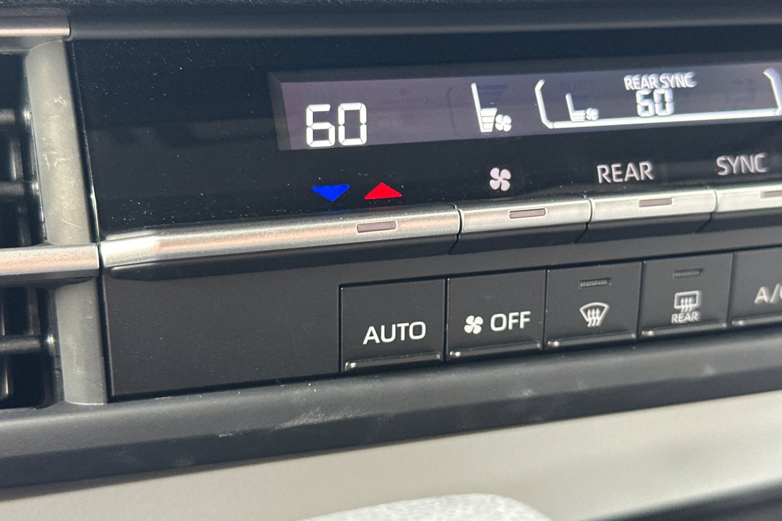 Certified 2026 Toyota Sienna LE FWD image 30