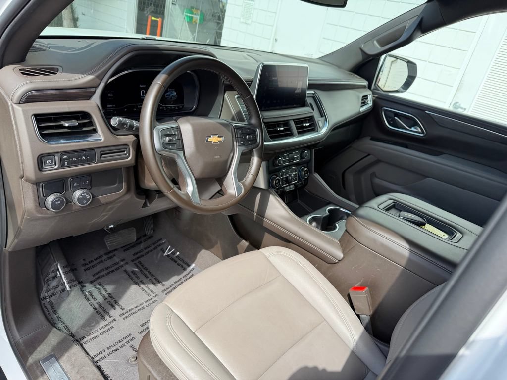 Used 2024 Chevrolet Suburban LT RWD image 2