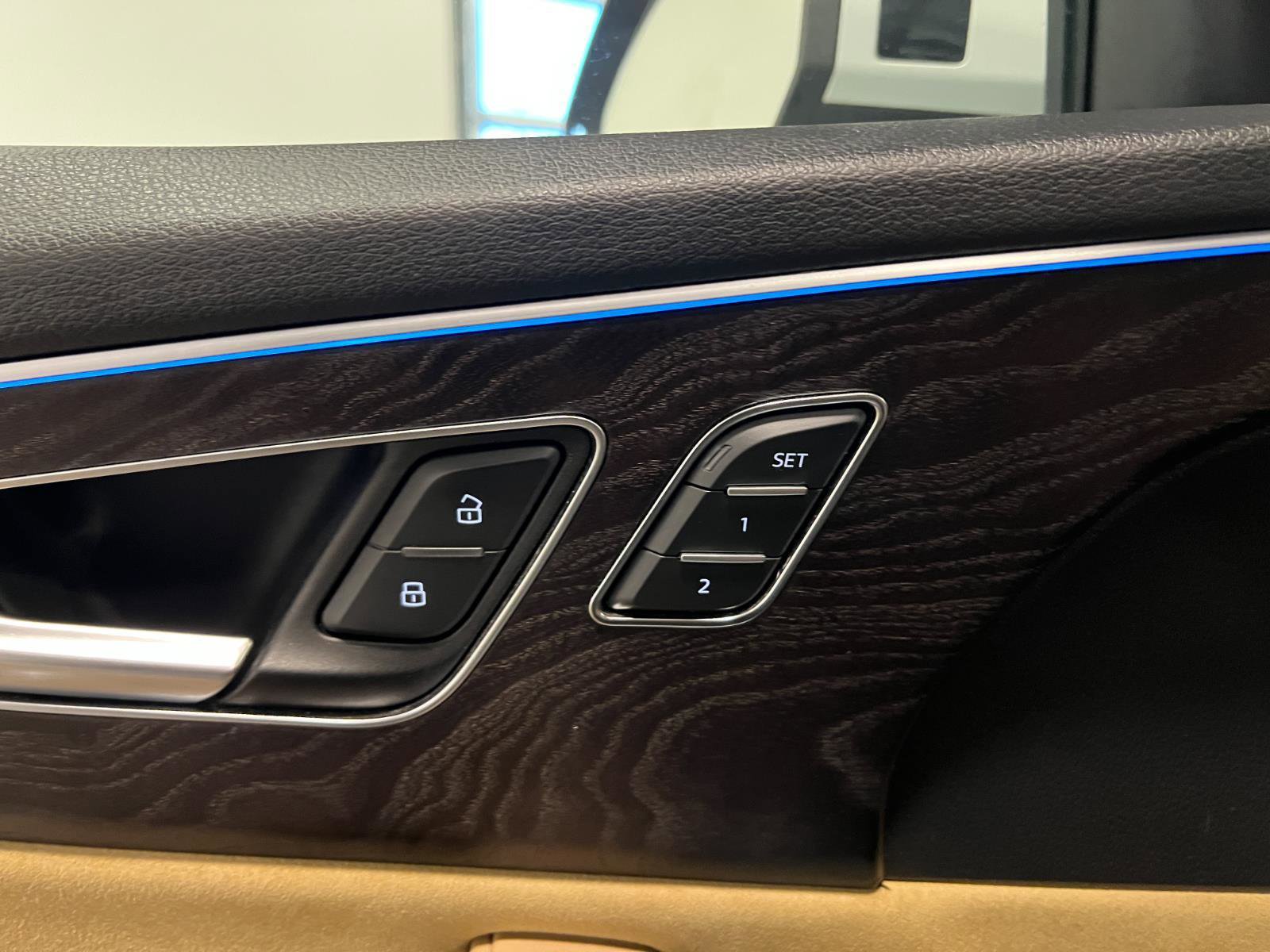 Used 2019 Audi Q8 Prestige image 25