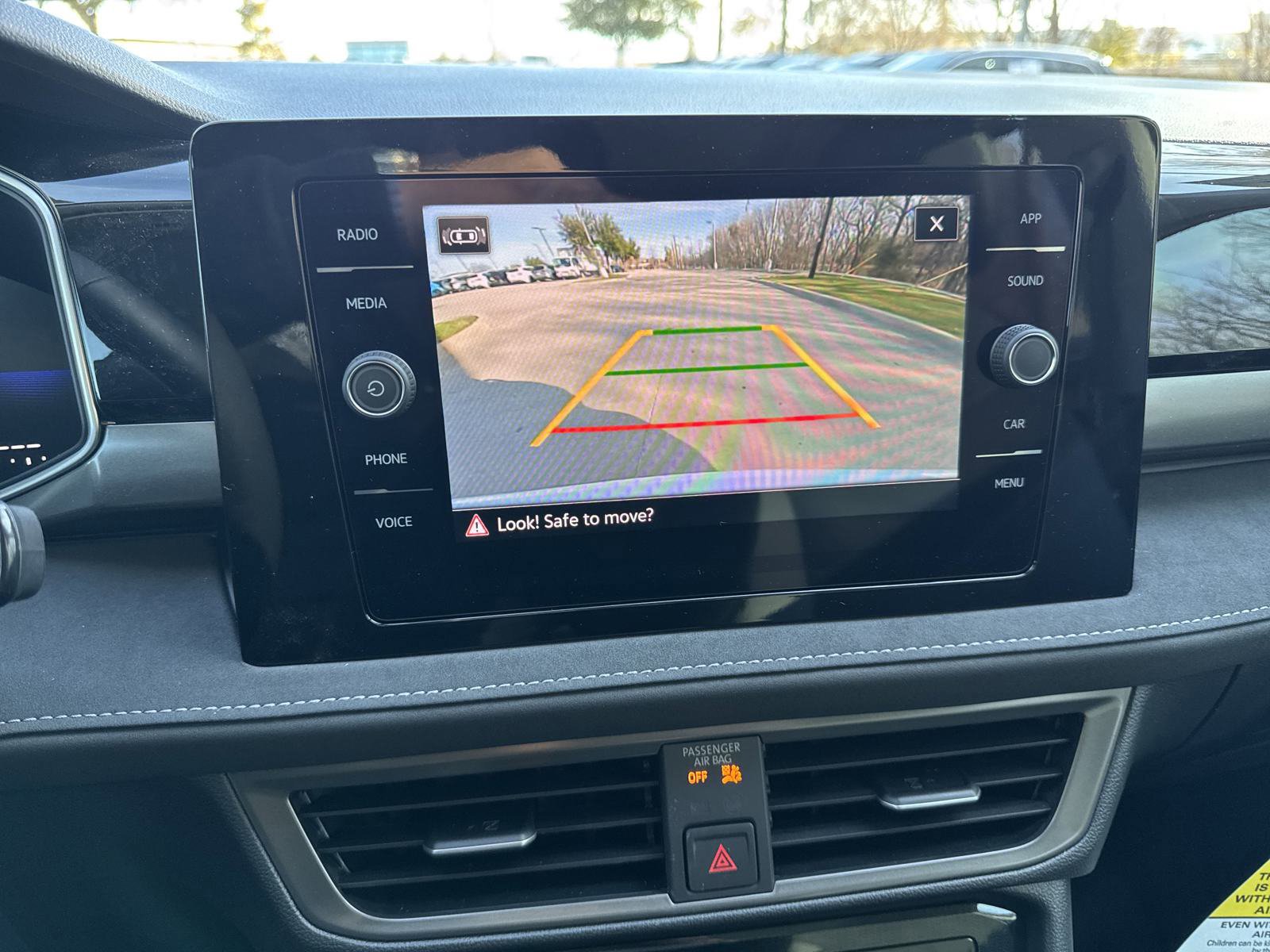 Certified 2025 Volkswagen Taos SE image 45