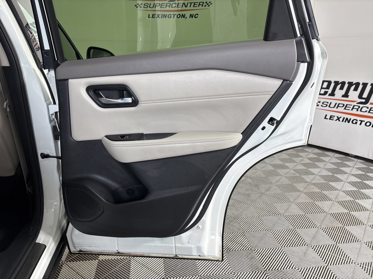 Used 2023 Nissan Rogue SL AWD/4WD image 24