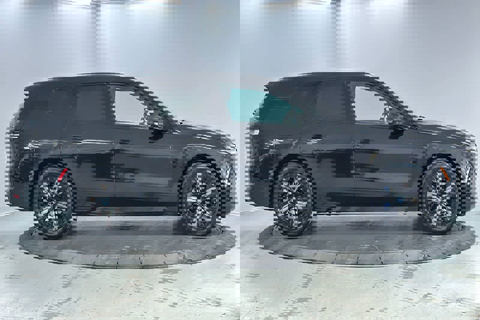 Used 2024 BMW iX xDrive50 w/ Sport Package image 8