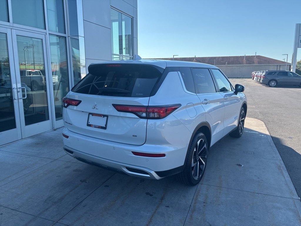 Used 2024 Mitsubishi Outlander SE image 9