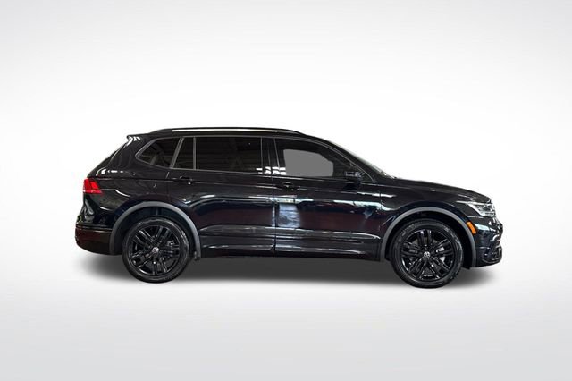 Certified 2022 Volkswagen Tiguan SE R-Line FWD image 3