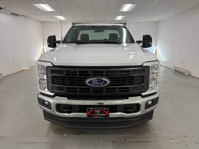New 2026 Ford F250 XL w/ XL Chrome Package image 2