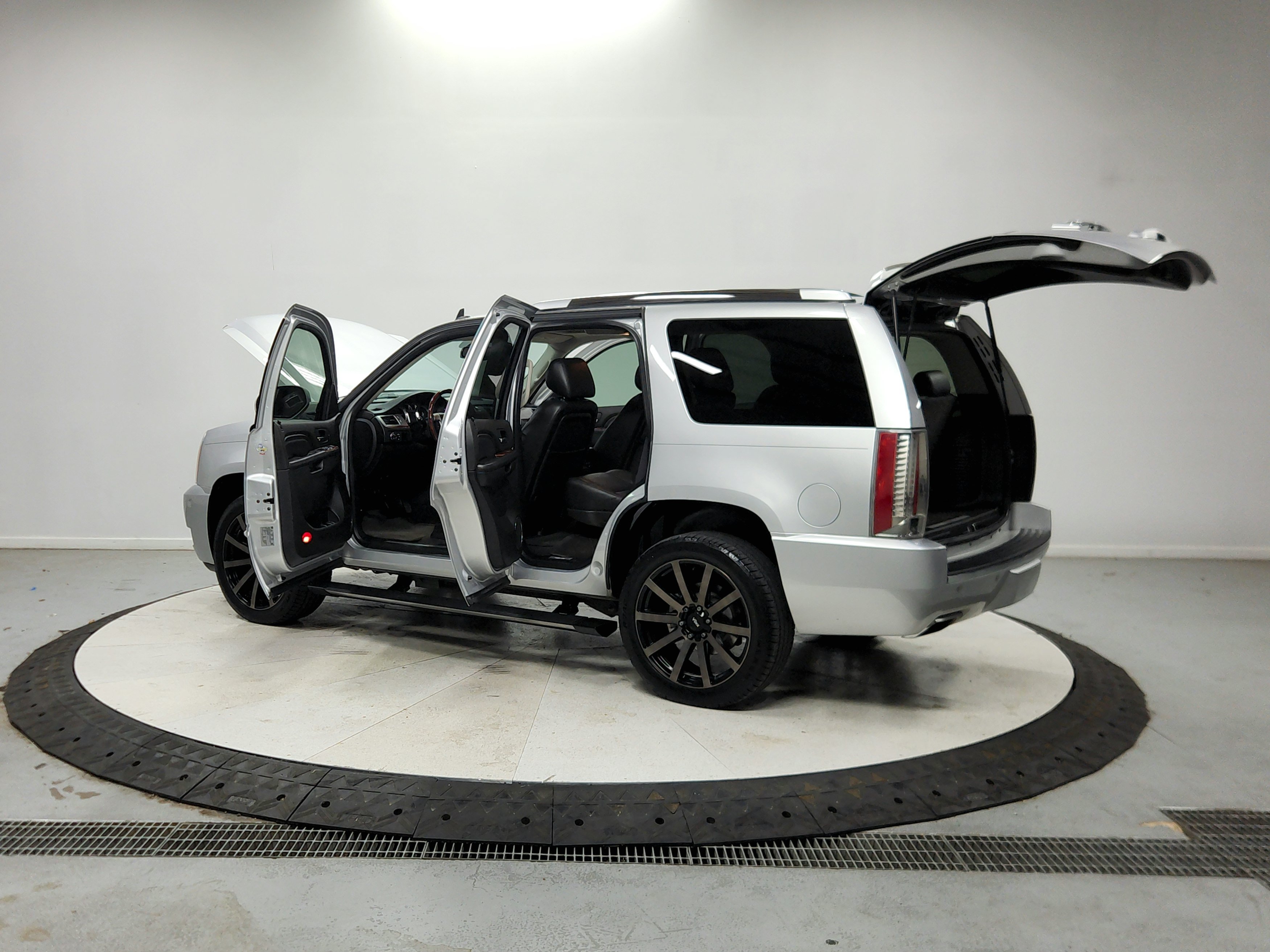 Used 2014 Cadillac Escalade Premium RWD image 14