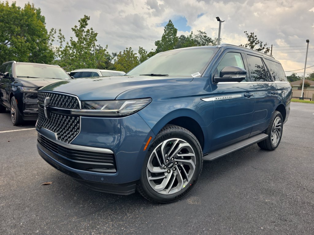 New 2027 Lincoln Navigator Premiere RWD image 27