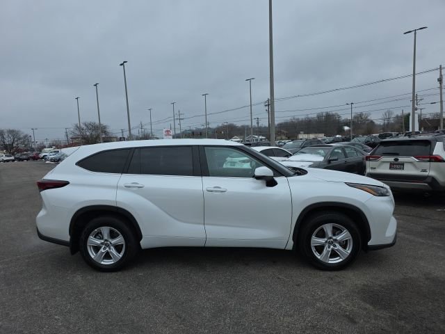 Certified 2024 Toyota Highlander LE image 3