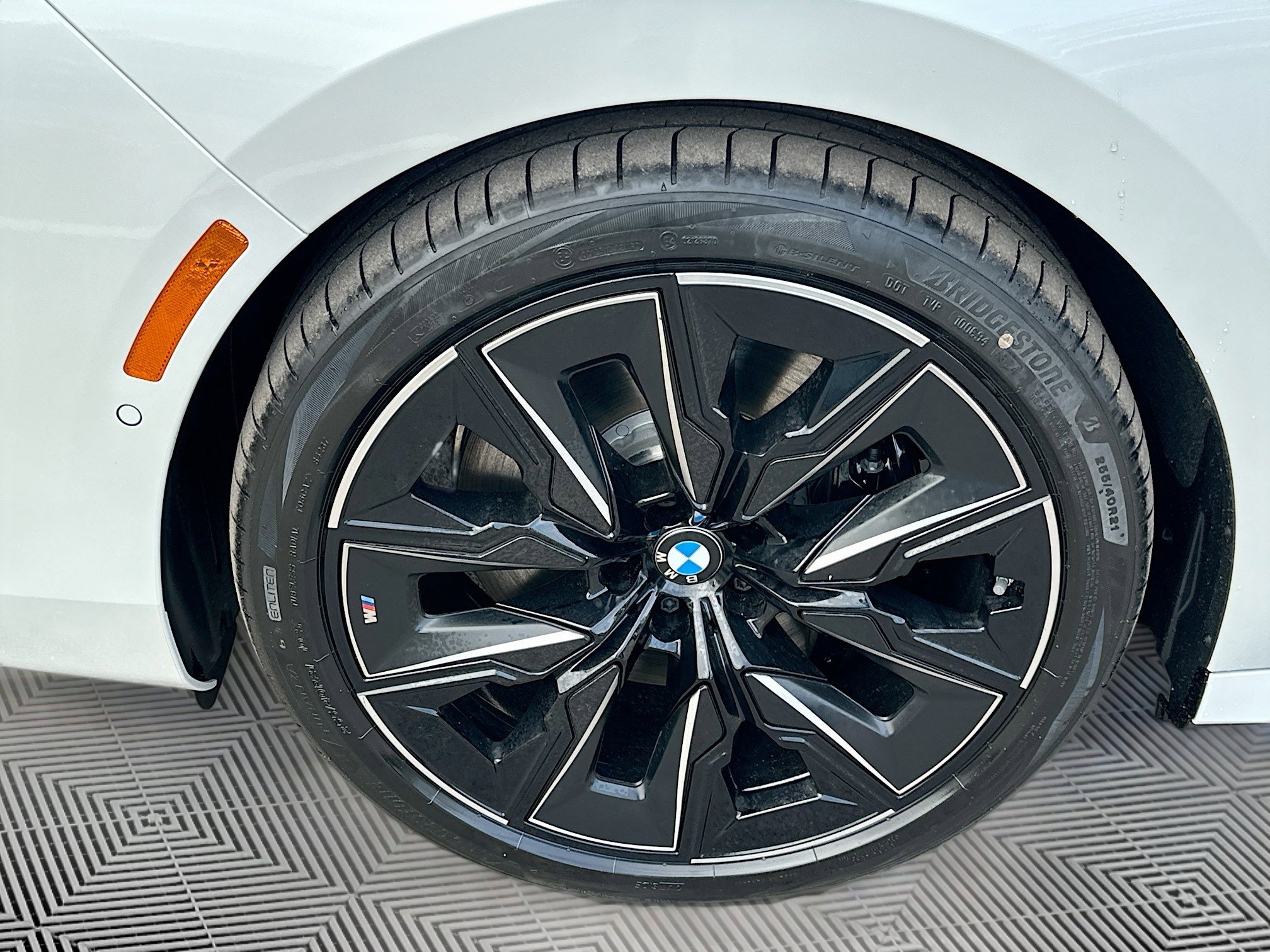 New 2025 BMW i7 xDrive60 image 27